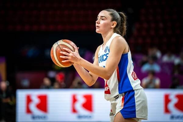 Pauline Astier | ZVVZ USK Praha