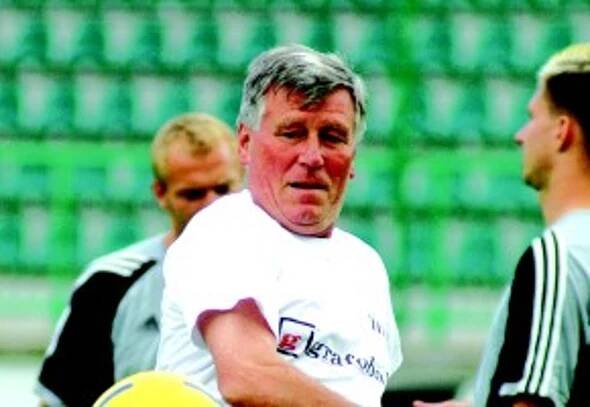 Polstoročie od vstupu Hatrla do veľkého futbalu