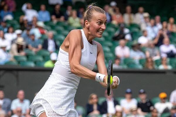 Lehečka po zranění nedohrál, Kvitová prohrála. Ve dvouhrách už jen Vondroušová