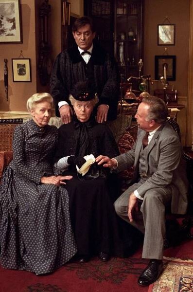 Rosalie Williams, Jeremy Brett, Edward Hardwicke - Vzpomínky Sherlocka Holmese - Rudý kruh - Z filmu