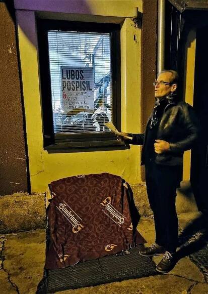 Dekly slávy už připomínají šest významných českoskalických rodáků. Naposled jejich řady rozšířil dlouholetý kronikář a komparsista z Babičky Jiří Samek.