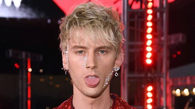 Machine Gun Kelly Covered His Face in Pearls for the 2021 VMAs