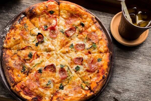 Muž rozvážející pizzu zachránil život mladé ženě. Volala o pomoc a on sebral odvahu k akci. Nikdy mu to nezapomene, bylo to jako vysvobození