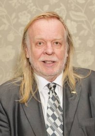  Rick Wakeman reformed Yes in 2017 with two other members