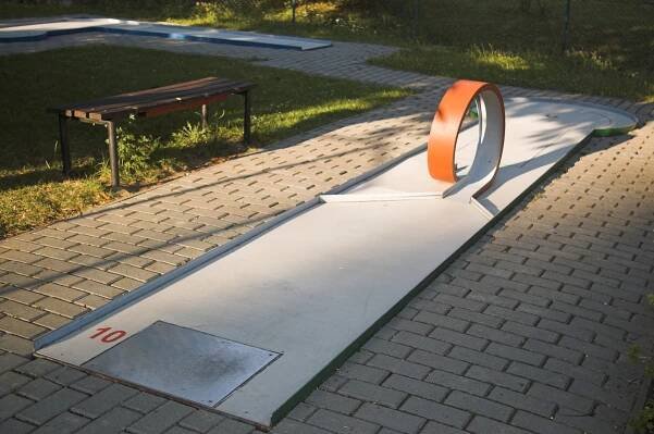 Minigolf ONE | Minigolfové hřiště Brno | Minigolf Brno - Bohunice | Venkovní Minigolfové hřiště