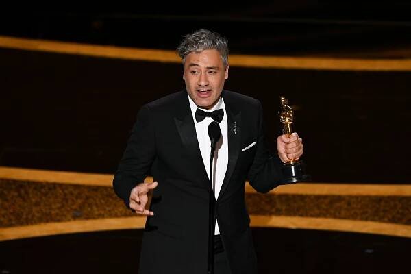 Taika Waititi Wins Oscar for Best Adapted Screenplay