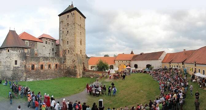 Gotický hrad Švihov a Tři oříšky pro Popelku | Regiontourist.cz