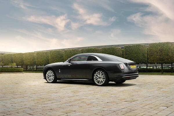 Za volantem elektrického Rolls-Royce. Spectre nešokuje čísly, přesto je výjimečný