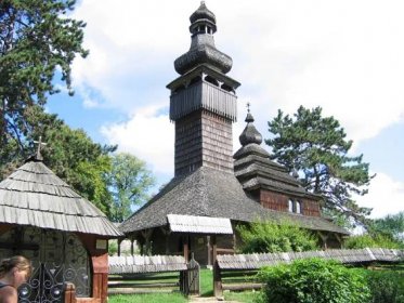 0004-Užhorod - skanzen - kostel sv. Michala : UKRAJINA 2004