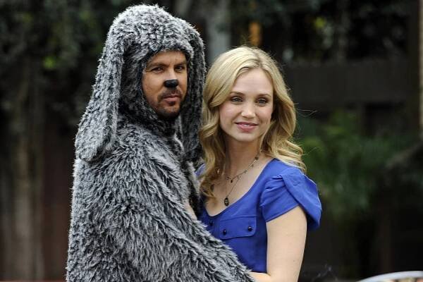 Wilfred - Úcta - Z filmu - Jason Gann, Fiona Gubelmann