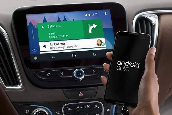Aplikace Android Auto se dočkala češtiny