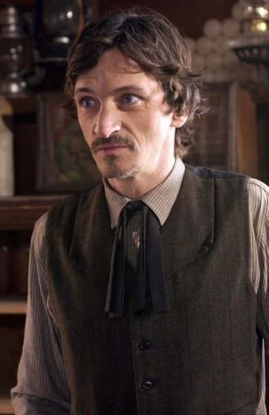 Deadwood - Něco velmi drahého (S02E06) (2005)