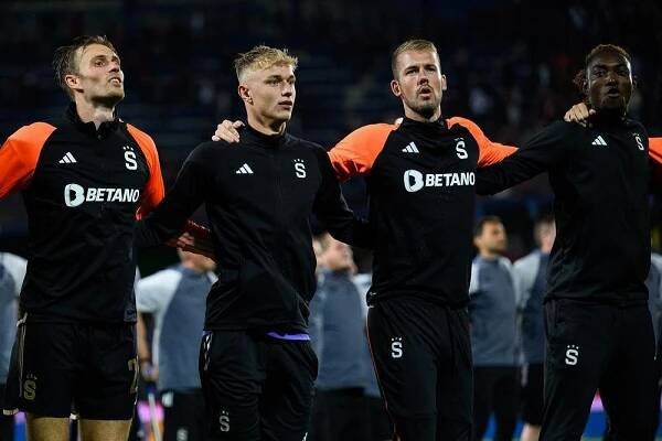 Mistrovská Sparta je zpátky v čele fotbalové ligy, Slavia poprvé zaváhala