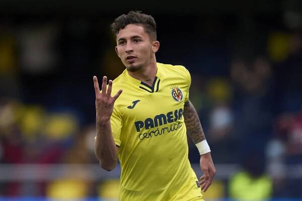 Yeremi Pino of Villarreal CF celebrates after scoring.