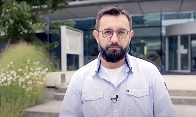 Vědec zkoumá molekuly uvnitř živé buňky. Děti lze pro chemii nadchnout u vaření, říká