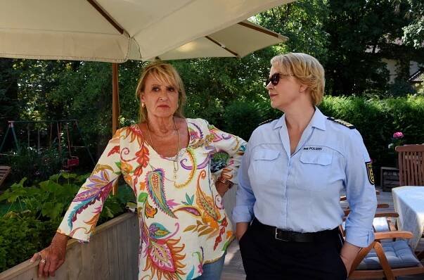 Pobřežní stráž - Dům u jezera - Z filmu - Diana Körner, Floriane Daniel