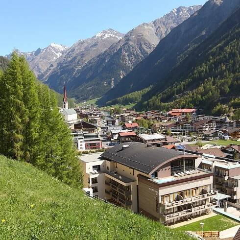 Design- & Wellnesshotel in den Bergen – Bergland Sölden
