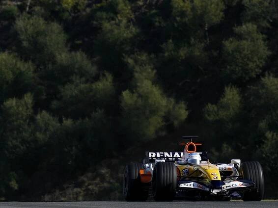 OBRAZEM: Alonso opět řídil formuli Renault