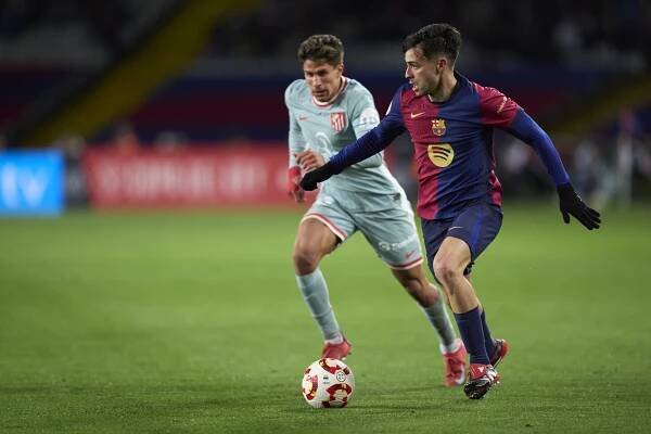 Fotbalová korida v semifinále španělského poháru. Barcelona v osmigólovém duelu remizovala s Atléticem