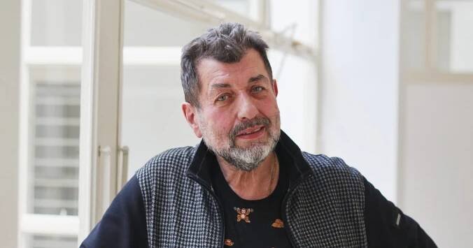 Herec Zdeněk Junák: Do divadla nechodím do práce, chodím se tam bavit a smát