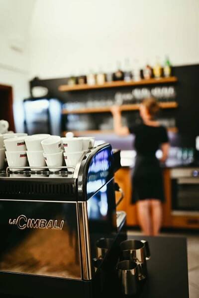 Café Colejní | Kolejní nádvoří | Kavárna se zahrádkou v centru Uherského Hradiště