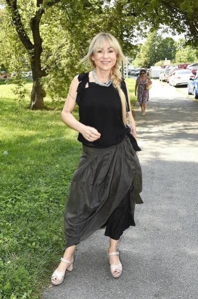 Je jasné, po kom zdědila mladistvý půvab: Kateřina Kaira Hrachovcová se pochlubila usměvavou maminkou