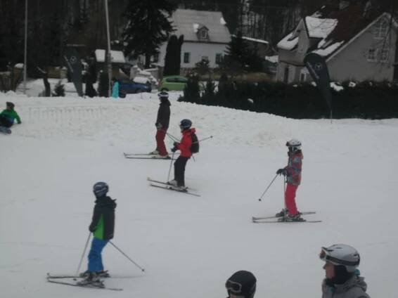 Sportovní akce - Lyžování Plešivec 21.2.2015 - Oficiální stránky obce Úholičky