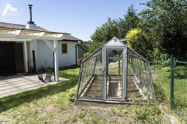 PRODÁNO_Zařízená chata po rekonstrukci v Kolodějích nad Lužnicí - Reality Andrea Harscher