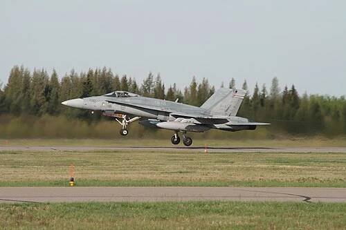 McDonnell Douglas CF-18 Hornet - Wikipedia