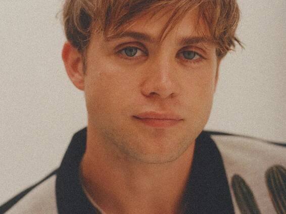 ‘The White Lotus’ Star Leo Woodall Is Nothing Like Cheeky Jack