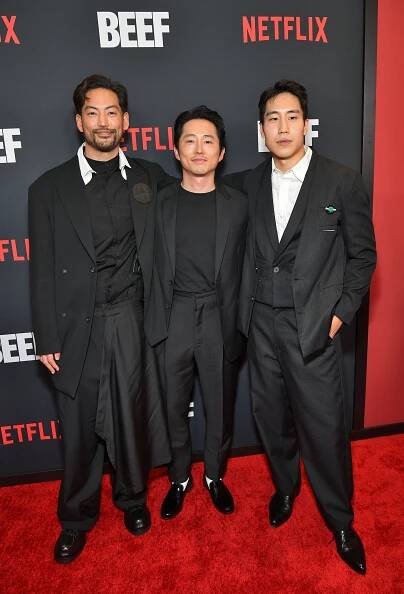 Netflix's Los Angeles premiere of "BEEF" at Netflix Tudum Theater on March 30, 2023 in Los Angeles, California - Joseph Lee, Steven Yeun, Young Mazino - Ve při - Z akcí