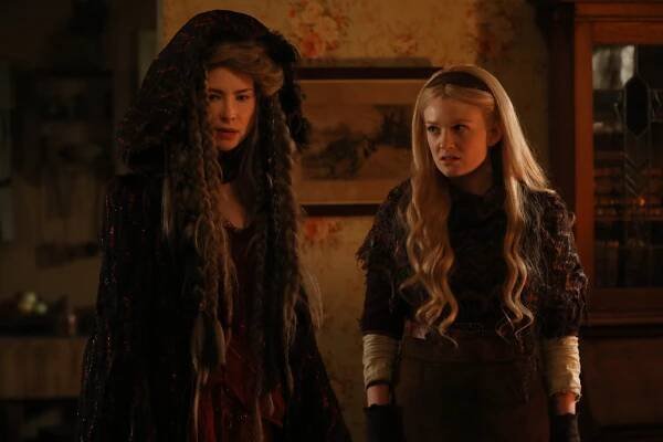 Bylo, nebylo - One Little Tear - Z filmu - Emma Booth, Meegan Warner