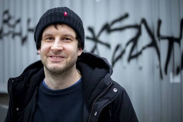 Ovčáček je vtipnej a chytrej, říká „kolážista“ Tomáš Břínek alias TMBK. Vidím, co je přes čáru, ale lajky jsou lajky