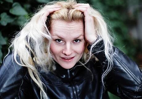 Herečka Iva Pazderková - autorka "blbé blondýny"