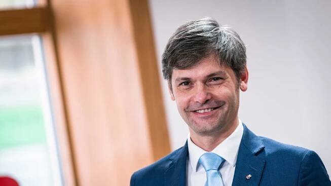 Tlaky na odstoupení sílí. V boji o Hrad ale zůstávám, řekl Hilšer a představil své vize