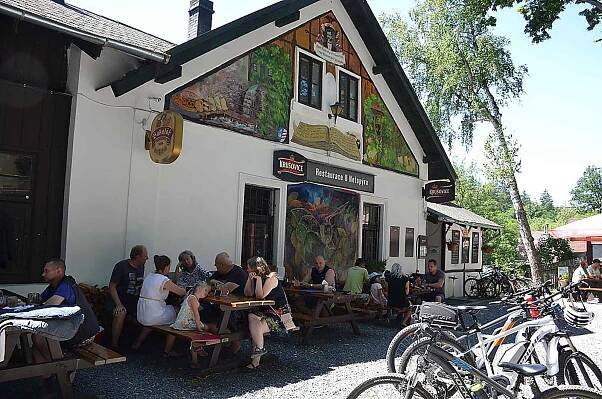 Bazárek v Poteplí má svůj krám v restauraci U Netopýra.