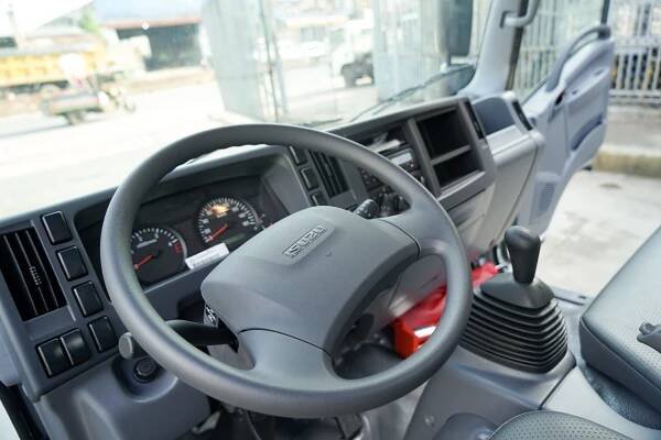 ISUZU QKR210 THÙNG ĐÔNG LẠNH – Ô tô Hòa Phúc