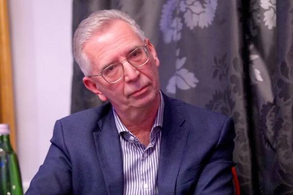 FOTO: Petr Neužil se shodou okolností stará o řadu slavných, pomůže ale prý stejně každému. – stránka 37