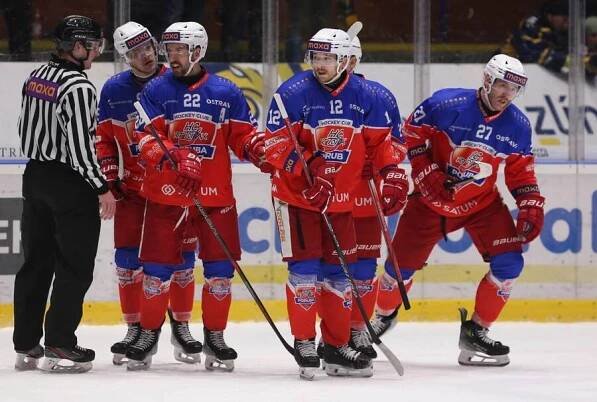Hokejisté Poruby oslavují gól Jakuba Kotaly. Dnes je čeká 5. čtvrtfinála play off Maxa ligy Poruba vs. Litoměřice