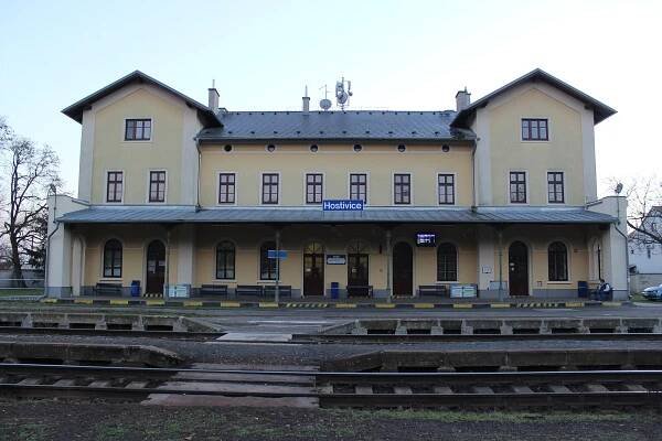 Soubor:Hostivice, železniční stanice, staniční budova (4).jpg