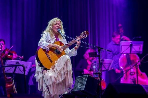 Lenka Filipová zpívala v Brně v několika jazycích, diváci ji odměnili standing ovation