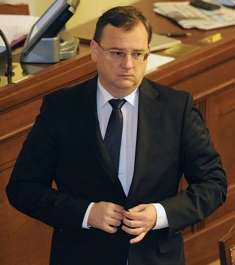 Nečasova vláda ustála hlasování o nedůvěře. Opozici chybělo 9 hlasů
