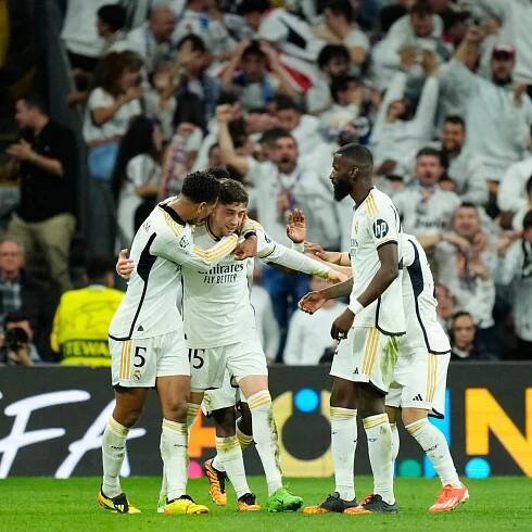 Federico Valverde nets late equaliser as Real Madrid hold Manchester City
