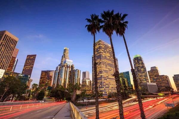Downtown Los Angeles skyline během dopravní špičky — Stock obrázek