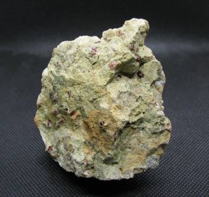 České minerály - Český granát (pyrop) - Linhorka u Třebenic - Minerály a zkameněliny