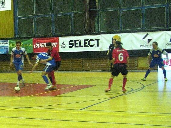FUTSAL: Favorit vede, Torf to ale nebalí