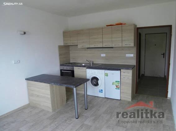 Pronájem bytu 1+kk 25 m², Podvihovská, Opava - Komárov