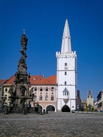 Kadaňská radnice a radniční bílá věž | TuristickaMapa.cz