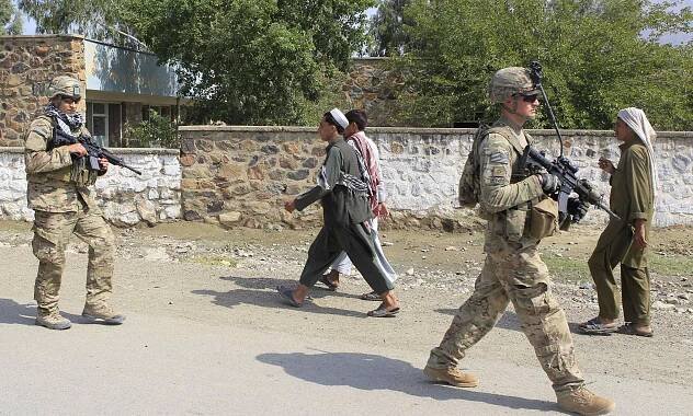 10 let po zahájení války v Afghánistánu - stát nefunguje, země je rozvrácená