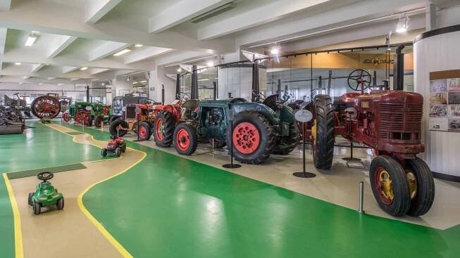 Jede traktor / pronájem - Národní zemědělské muzeum, s. p. o.